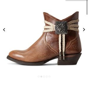 ARIAT western sage circuit‎ leather booties with braided tassel
